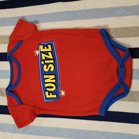 ° SZ 0-3MO • Onesie ° - Picture 7 of 9